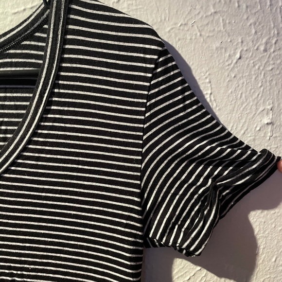 American Eagle Black and White striped V neck Tee - Picture 3 of 6